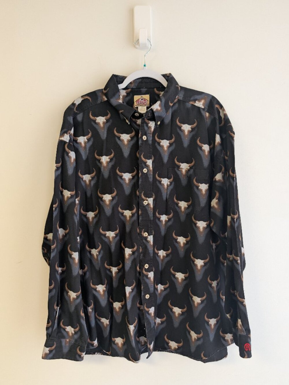 BarnFly Authentic Design Men's Bull Horn Skull Print Button Up Shirt